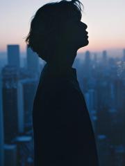 投奔表姐后，我成了地下王